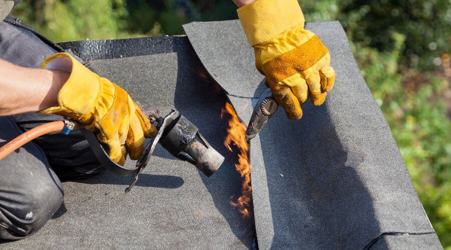 Professional gutter cleaning in Elburn, IL